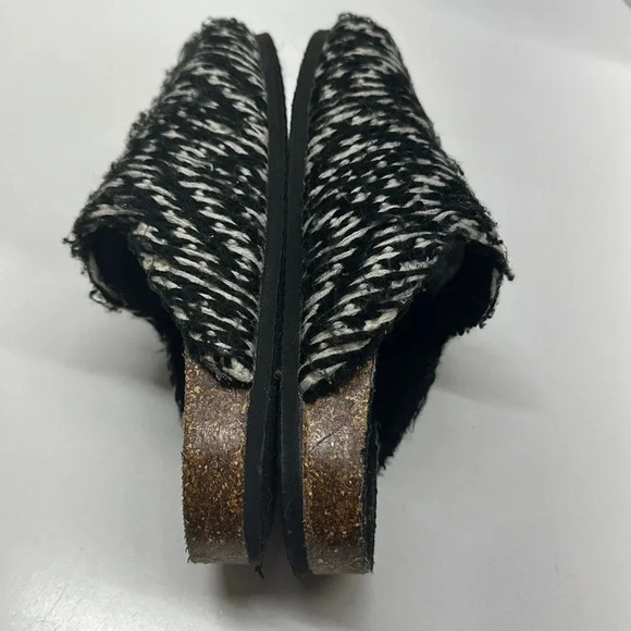 Muk Luks Slippers Clogs Slip On Open Back Shoes Knit Black White Striped Size 6 - Picture 6 of 8